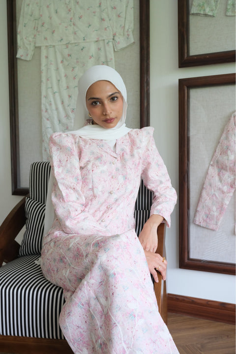 Kebaya Pendek in Tijani Pink