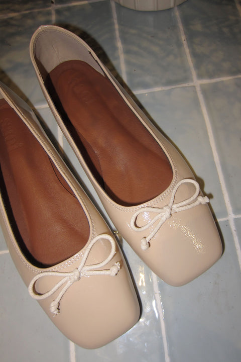 Poppy Ballet Flats in Vanilla