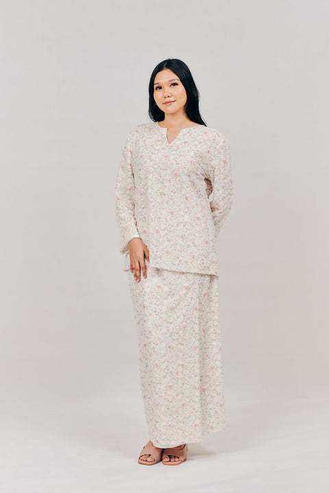 Embroidered Kurung Kedah in Bunga Kuntum Pink
