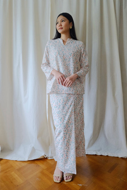 Kurung Kedah in Seperti Senja