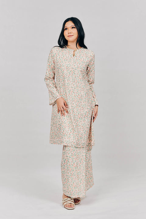 Embroidered Kurung Klasik in Seperti Senja Orange