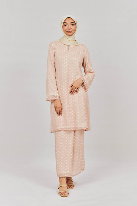 Kurung Klasik in Embun Pagi Nude