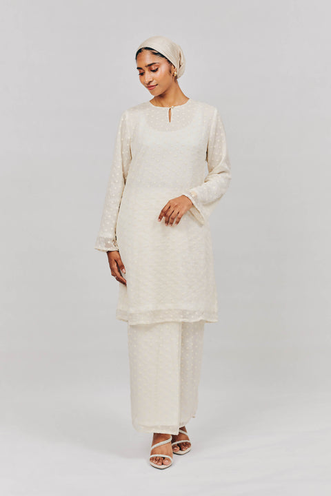 Kurung Klasik in Sejuk Dingin White
