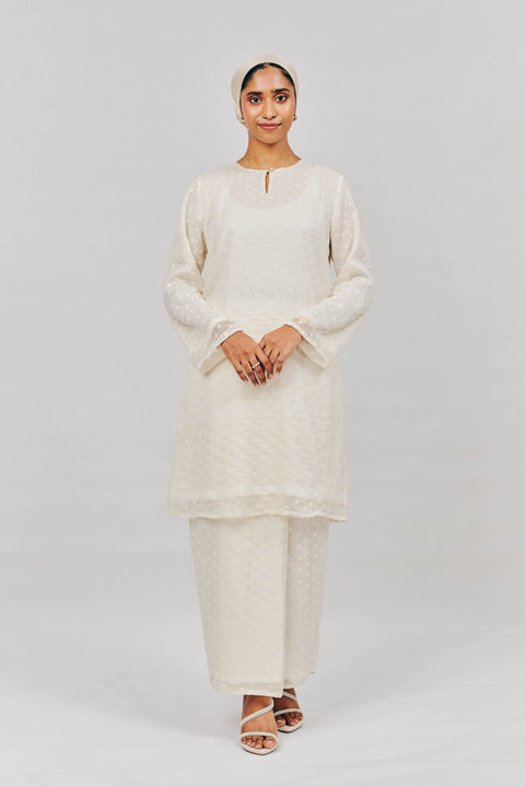 Kurung Klasik in Sejuk Dingin White