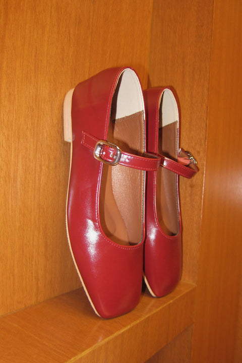 Loulou Flats in Burgundy