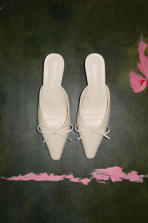 Lola in Pearl