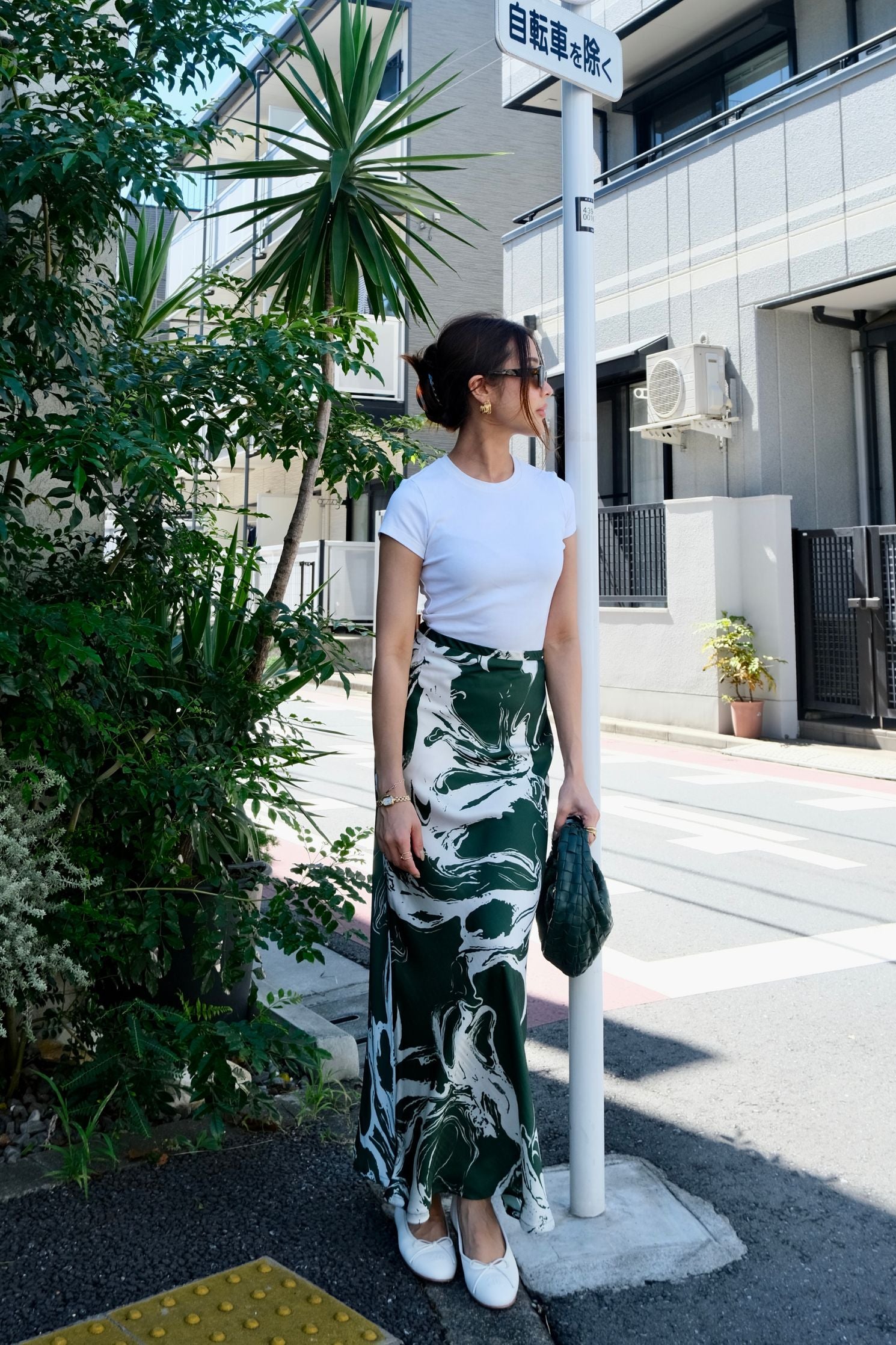 Green maxi 2024 skirt street style